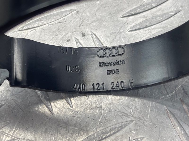 Кронштейн дополнительного насоса 4M0121240G Audi Q7