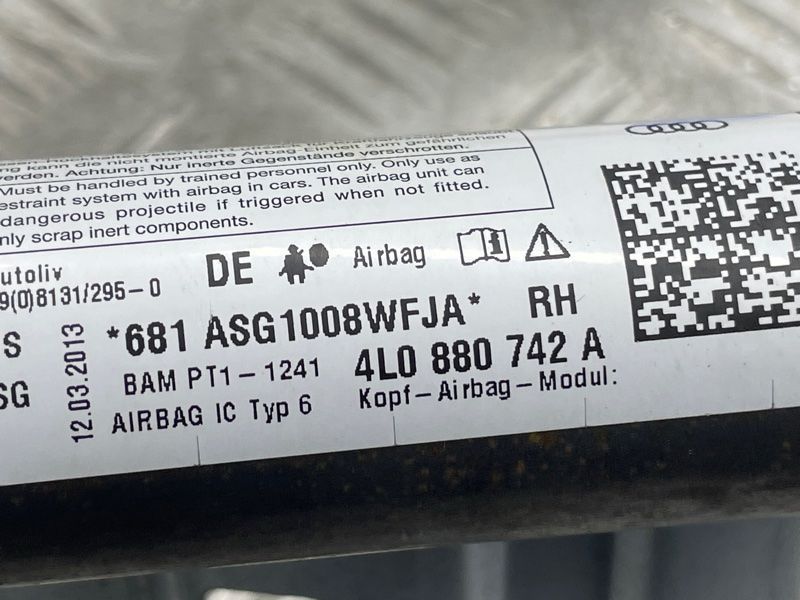 Шторка безопасности боковая / Airbag 4L0880742A Audi Q7