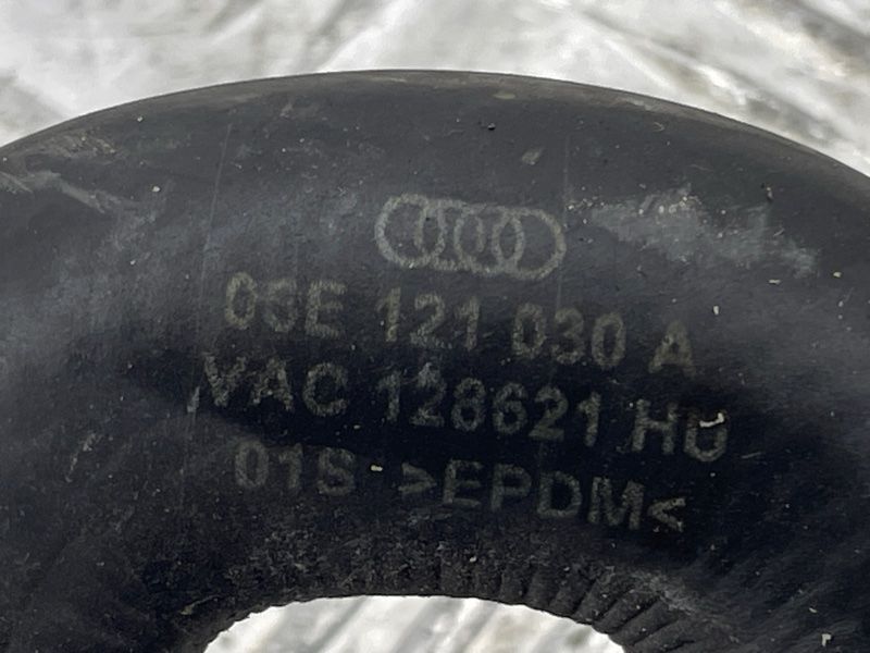Шланг системи охолодження 06E121030A Audi A6