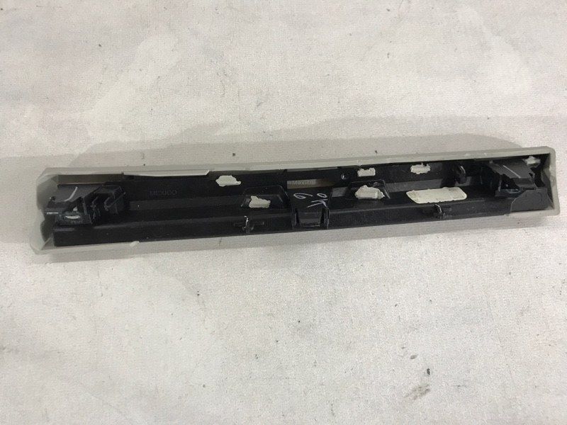 Накладка торпедо 17B858415 Volkswagen Jetta