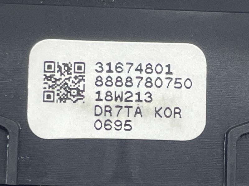 Кнопка закриття дверей багажника 31674801 Volvo XC60