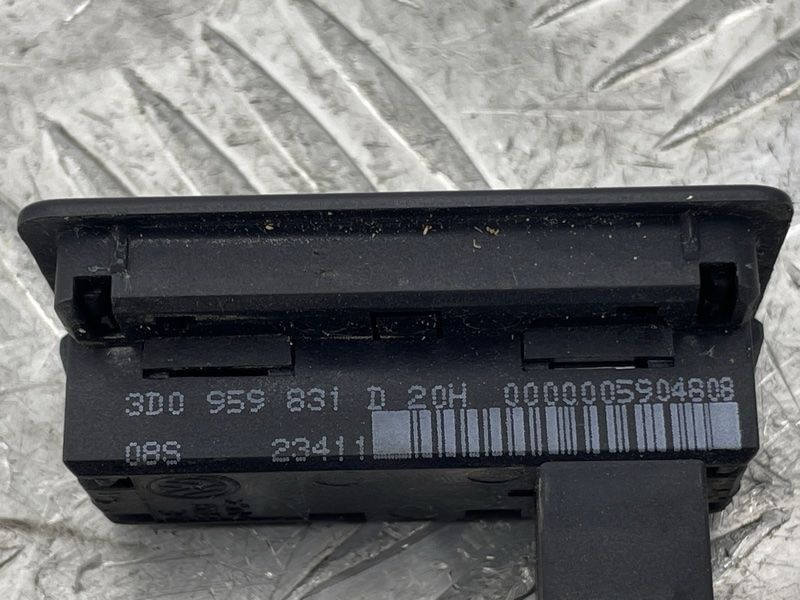 Кнопка открывания крышки багажника 3D0959831D20H Audi A6