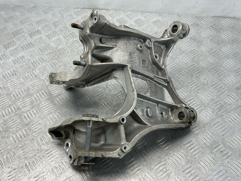 Кронштейн 80A399295K Audi Q5