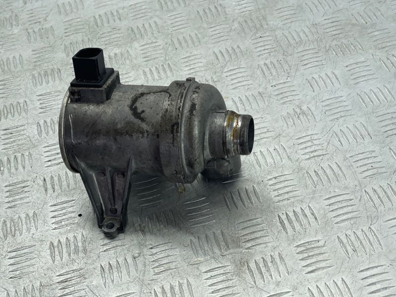 Насос охлаждающей жидкости 31368715 Volvo XC60 Volvo S60, Volvo S60 Cross Country, Volvo S80, Volvo S90, Volvo V60, Volvo V60 Cross Country, Volvo V90, Volvo V90 Cross Country, Volvo XC40, Volvo XC60, Volvo XC70, Volvo XC90