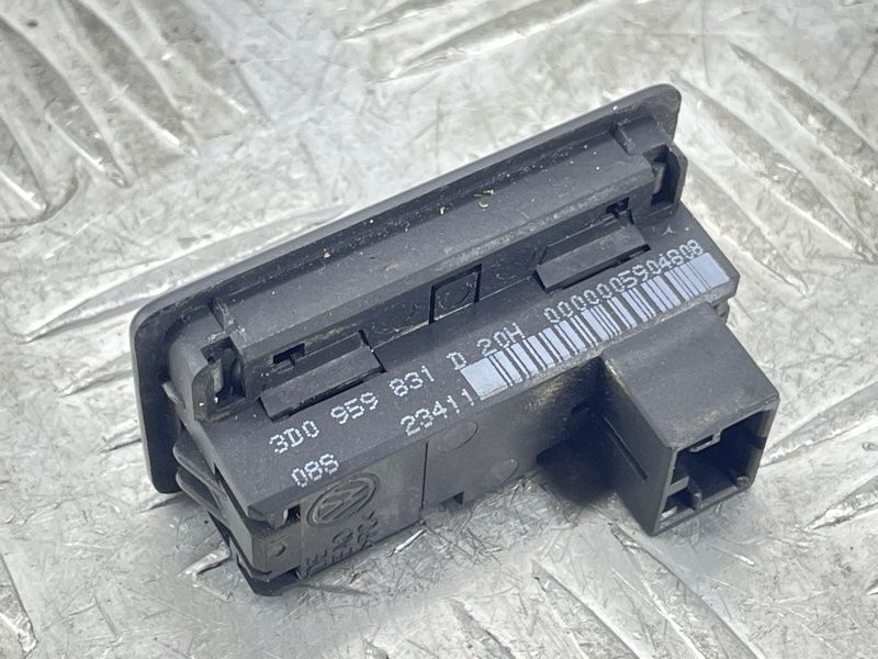 Кнопка открывания крышки багажника 3D0959831D20H Audi A6
