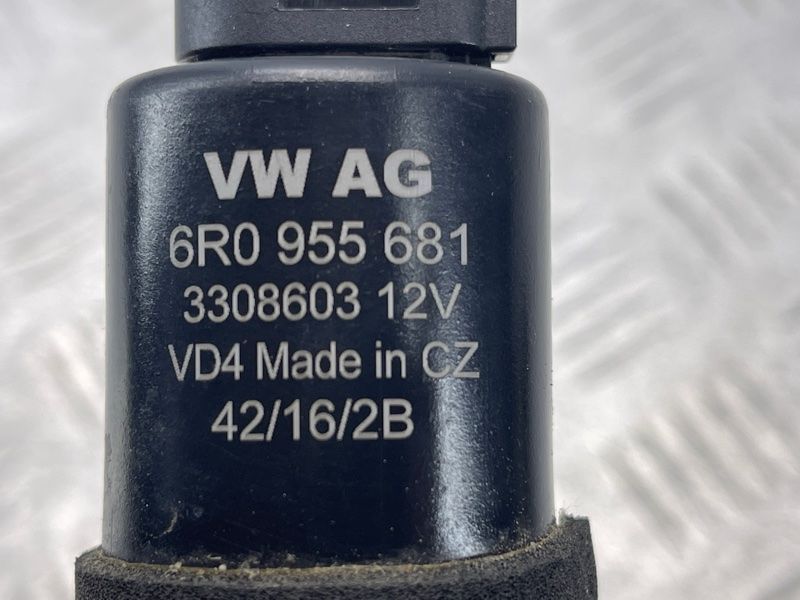 Насос омивача 6R0955681 Audi Q7