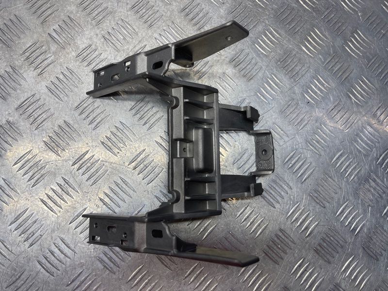 Кронштейн 4L0864283 Audi Q7