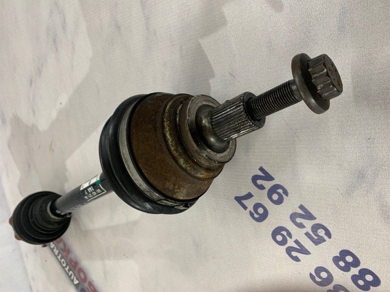 Піввісь 561407271AA Volkswagen Passat