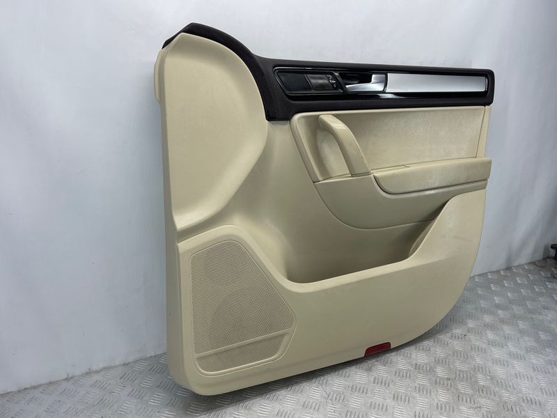 Обшивка дверей 7P1867012BCY0X Volkswagen Touareg