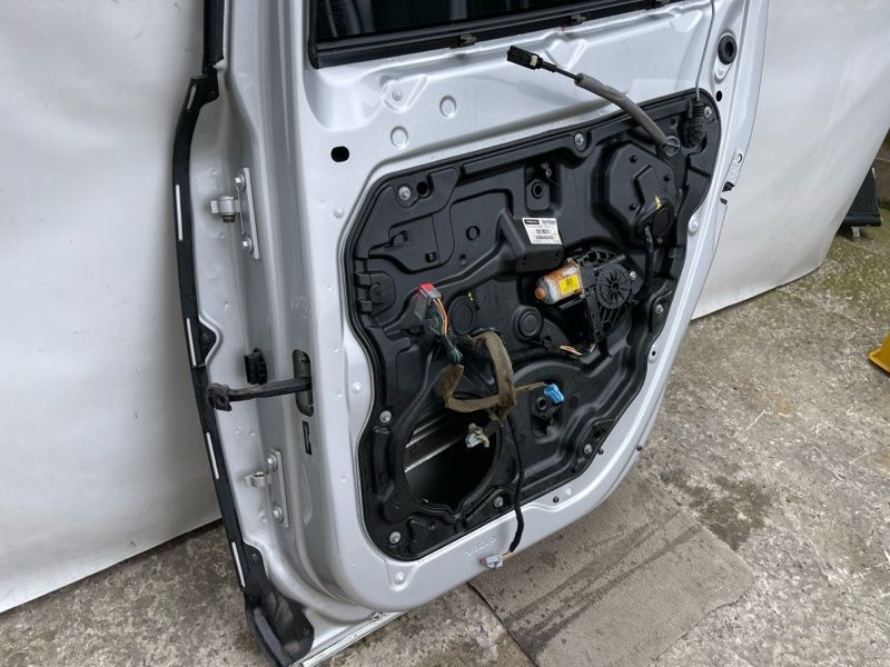 Двері 32228965 Volvo XC60