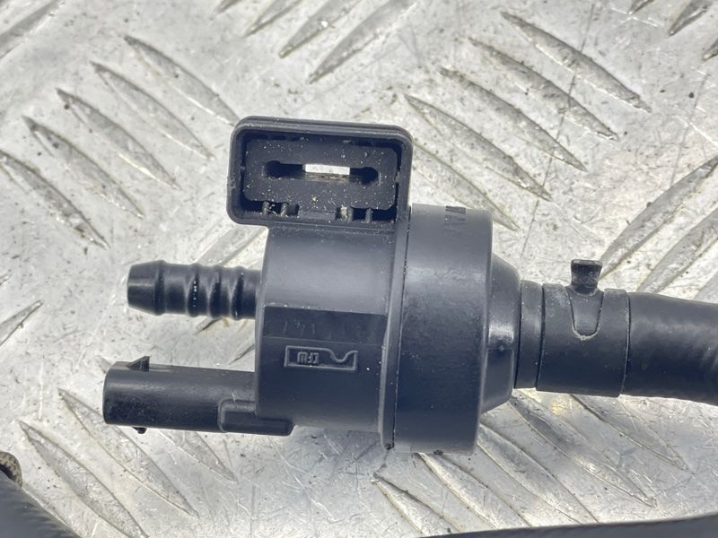 Клапан вентиляції паливного бака 03H906517 Volkswagen Touareg