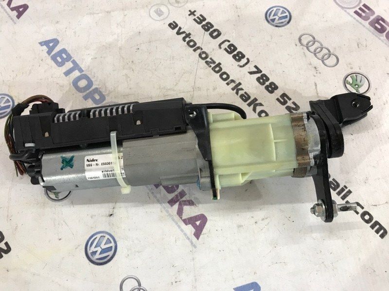 Привідний блок кришки багажника 4L0827851E Audi Q7