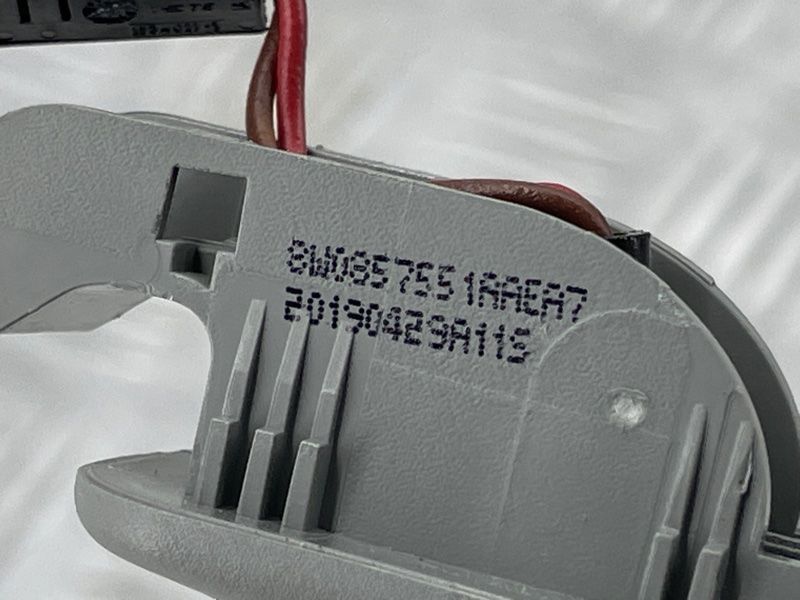 Козырек солнцезащитный 8W0857551AAEA7 Audi A4