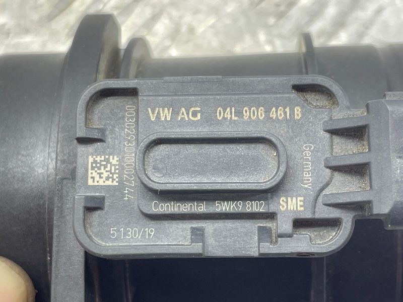 Датчик масового потоку повітря (MAF) 04L906461B Audi A4
