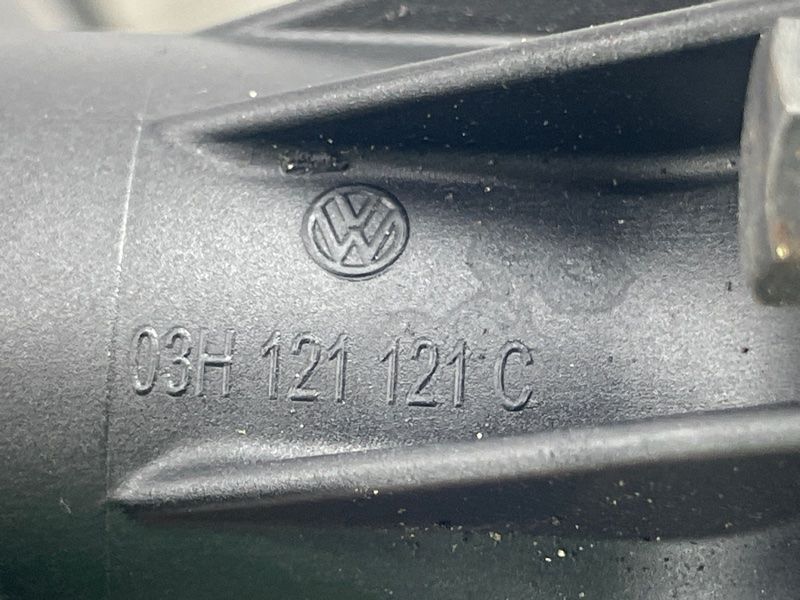 Корпус термостата 03H121026A Audi Q7