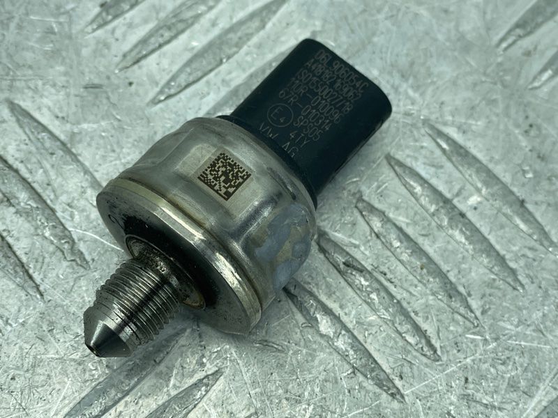 Датчик 06L906054C Volkswagen Tiguan