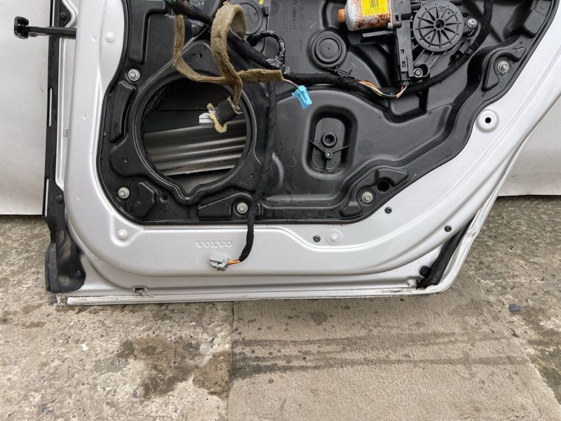 Двері 32228965 Volvo XC60