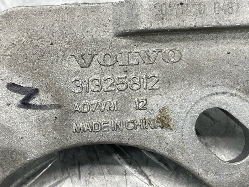 Кронштейн Volvo XC60