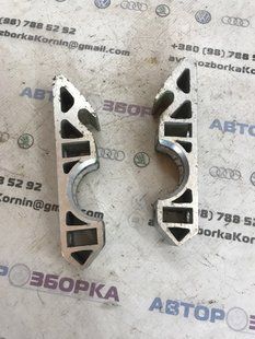 Кронштейн стабілізатора підвіски 7L0411063B Volkswagen Touareg