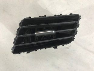 Дефлектор воздуховода 17B819703 Volkswagen Jetta
