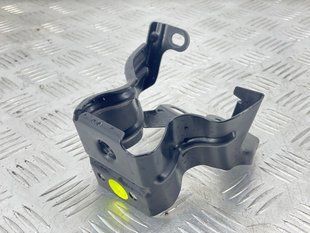 Кронштейн 8R1880482 Audi Q5