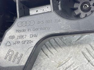 Направляющая заднего бампера 4K5807394 Audi A8