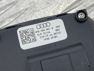 Кнопки регулювання спинки сидіння 4M0959861B Audi Q7