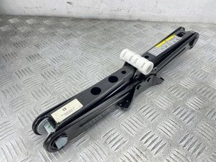 Домкрат (комплект) 4M0011031D Audi Q7