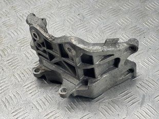 Кронштейн 059903143BM Audi Q7