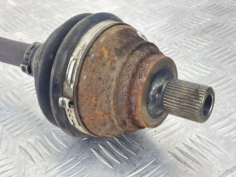 Піввісь 5N0407761N Volkswagen Tiguan