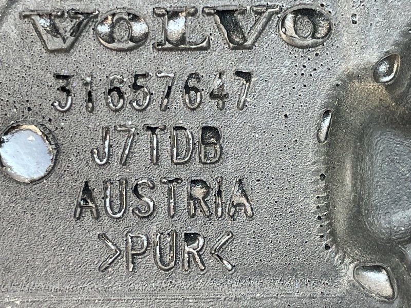 Накладка двигателя 31657647 Volvo XC90
