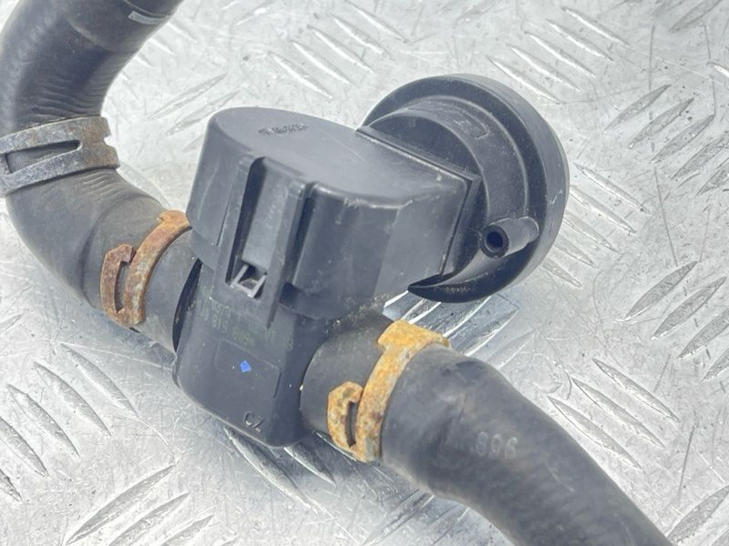 Шланг ОР з клапаном 7P0122049B Volkswagen Touareg