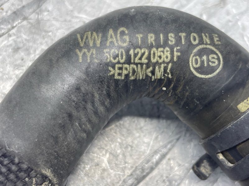 Патрубок 5C0122058F Volkswagen Passat