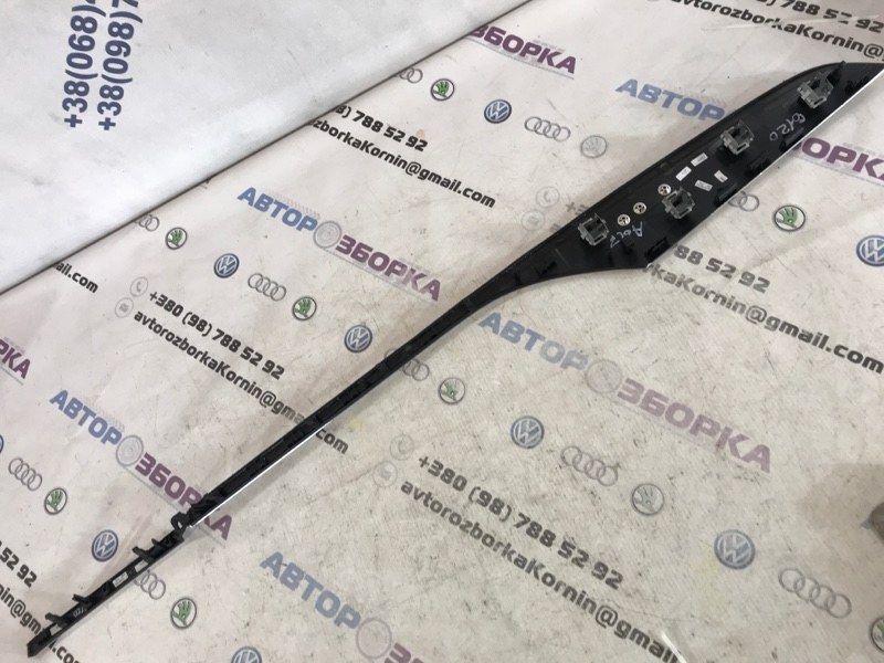 Декоративна накладка на торпедо 4G1853189 Audi A6