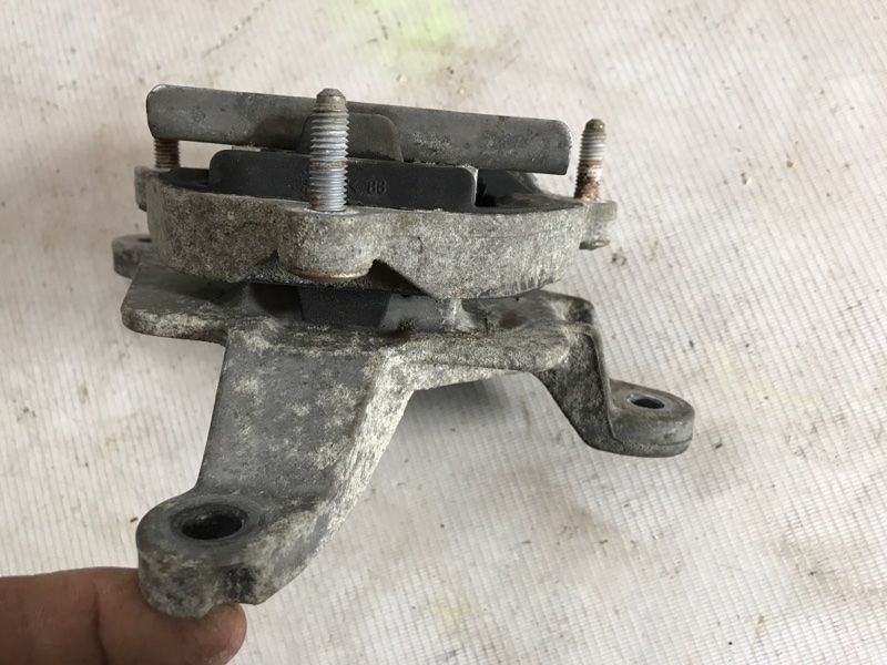Опора / Подушка КП 8K0399151DB Audi A4