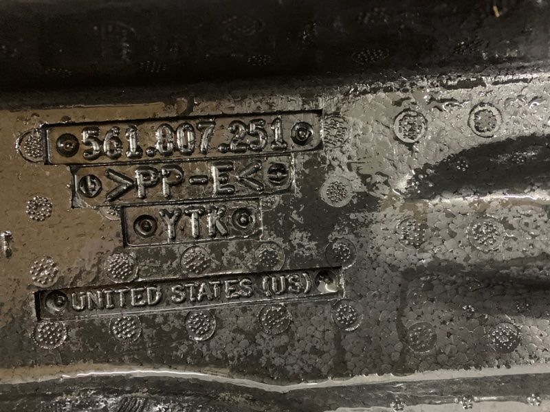 Aбсорбер заднього бампера 561807251 Volkswagen Passat