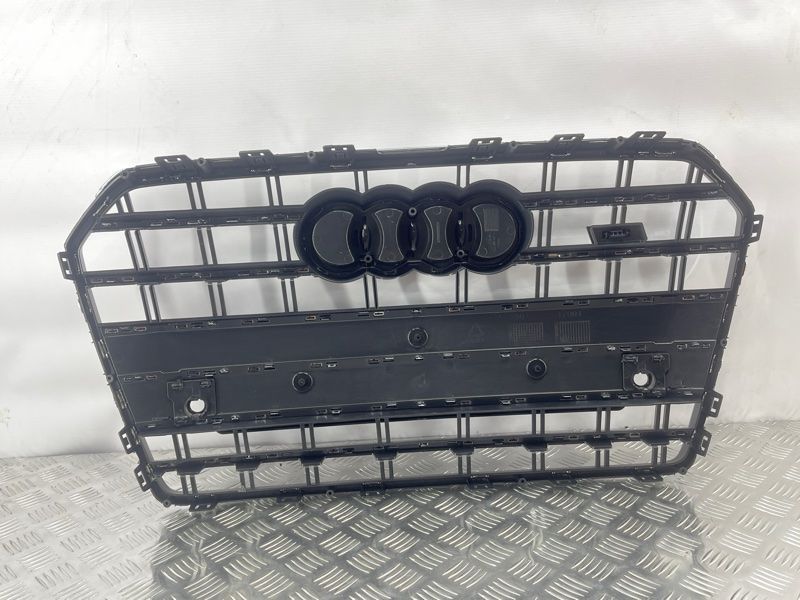 Решітка радіатора 4G0853651BK Audi S6
