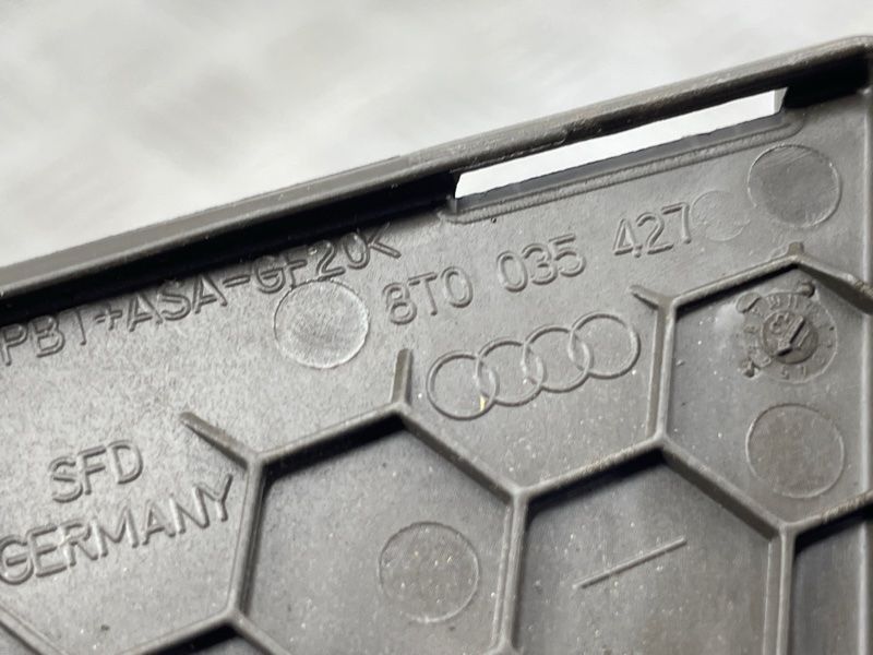 Кріплення 8T0035427 Audi A4
