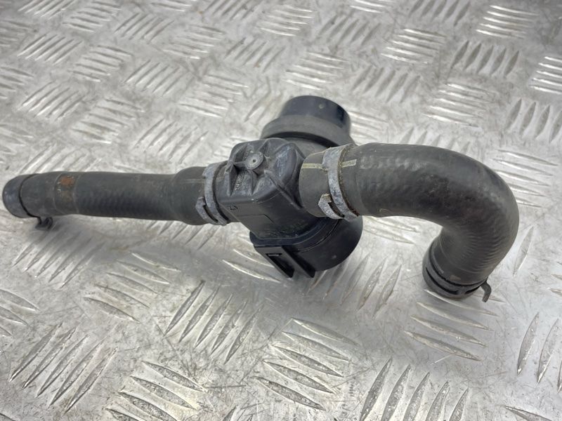 Шланг ОР з клапаном 7P0122049B Volkswagen Touareg