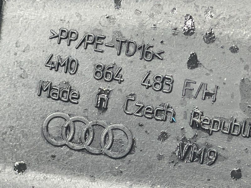 Накладка замка багажника 4M0864483F4PK Audi Q7
