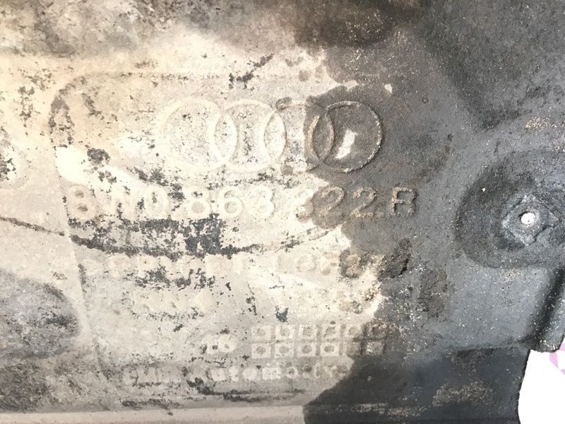Защита / Шумоизоляция двигателя 8W0863822B Audi A4