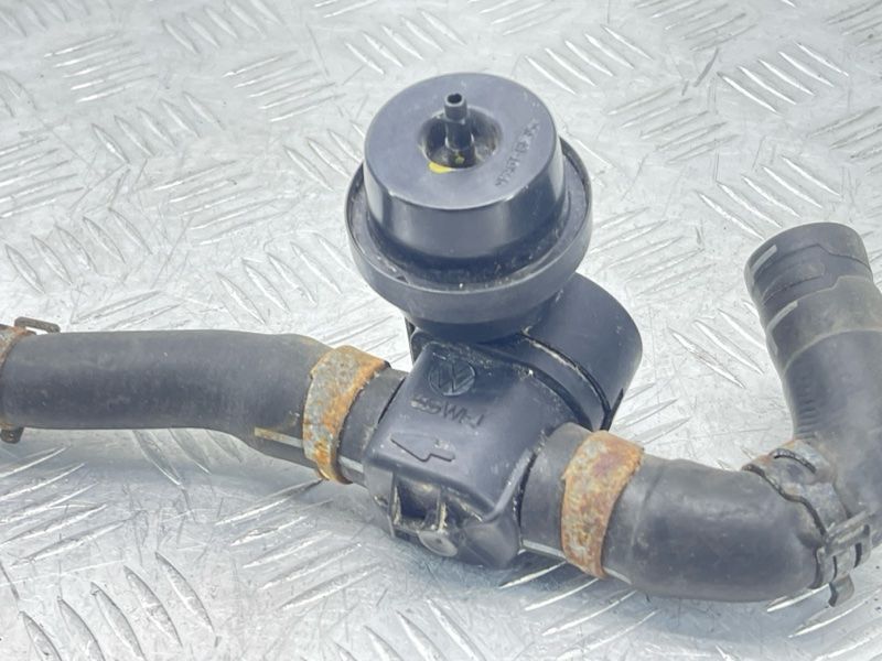Шланг ОР з клапаном 7P0122049B Volkswagen Touareg