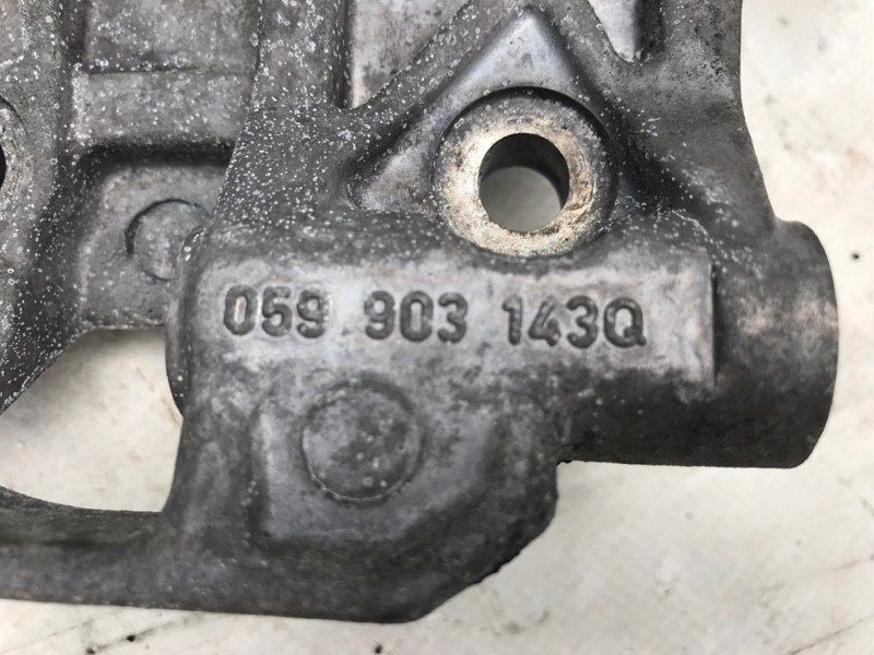 Кронштейн генератора 059903143Q Audi Q7
