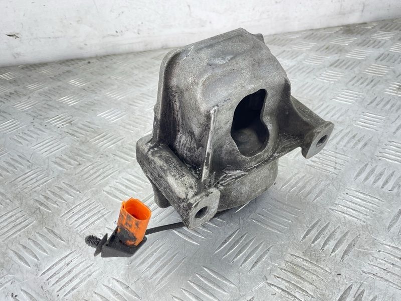Опора / Подушка двигателя 8R0199381Q Audi Q5