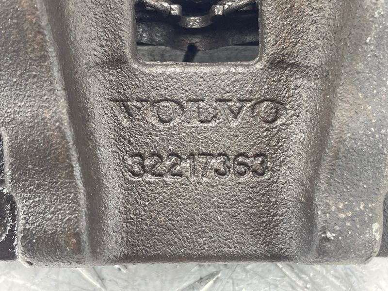 Суппорт тормозной 32217363 Volvo XC60