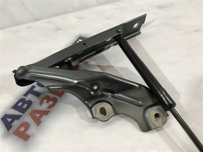 Газовий упор капота 4G8823359A Audi A7