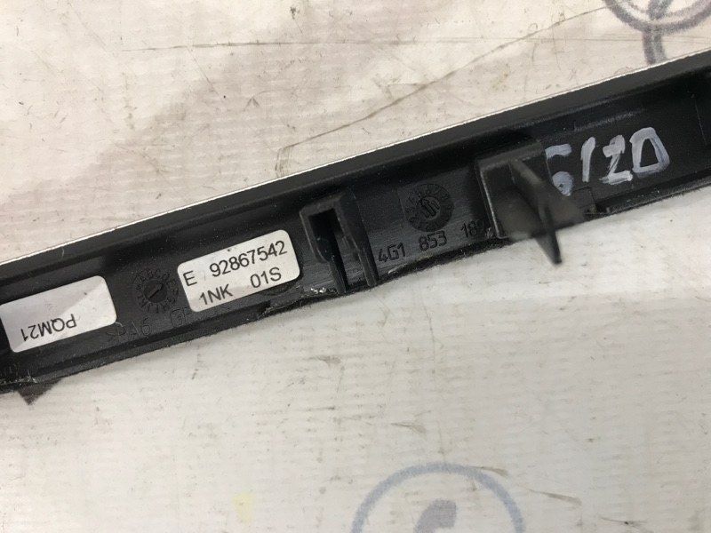 Декоративна накладка на торпедо 4G1853189 Audi A6