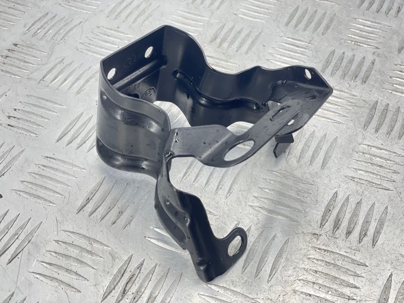 Кронштейн 8R1880482 Audi Q5