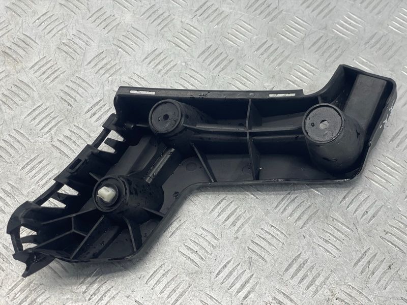 Направляюча заднього бампера 4K5807394 Audi A8