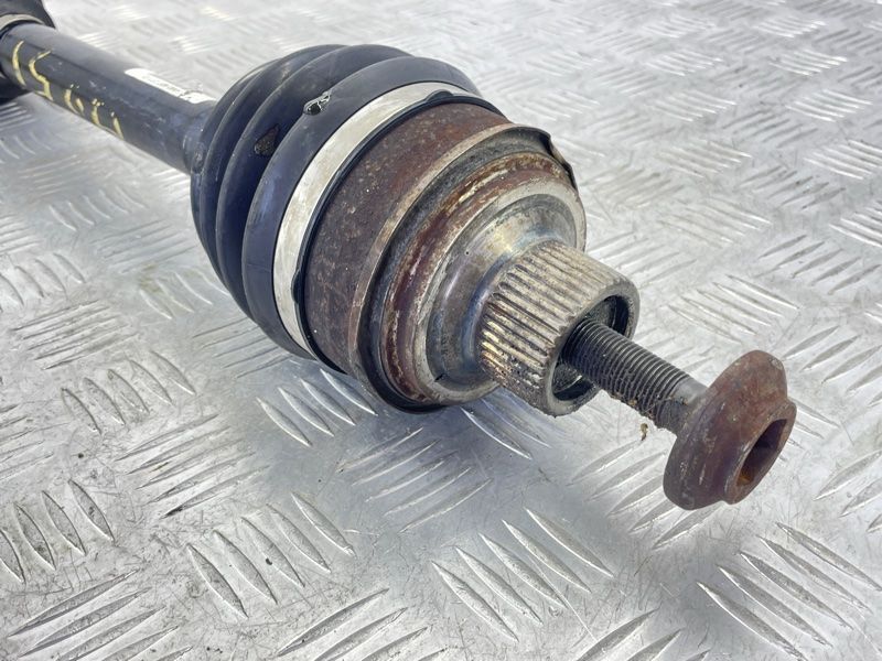 Піввісь 4M0407271D Audi Q7